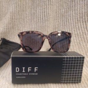 NWT - DIFF Charitable Eyeware - Hailey Sunglasses